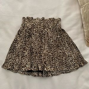 DO+BE Leopard Pleated Mini Skirt